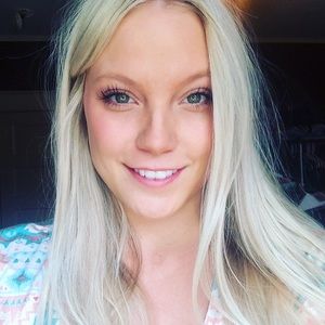 Meet your Posher, Caitlin